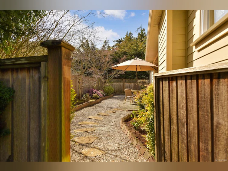 2287 Adela Place, Sidney, BC, V8L 3N3 - 41