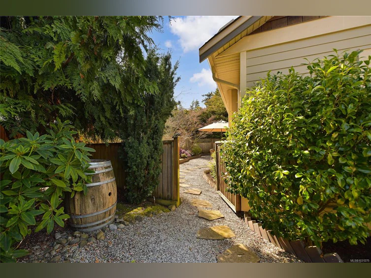 2287 Adela Place, Sidney, BC, V8L 3N3 - 39