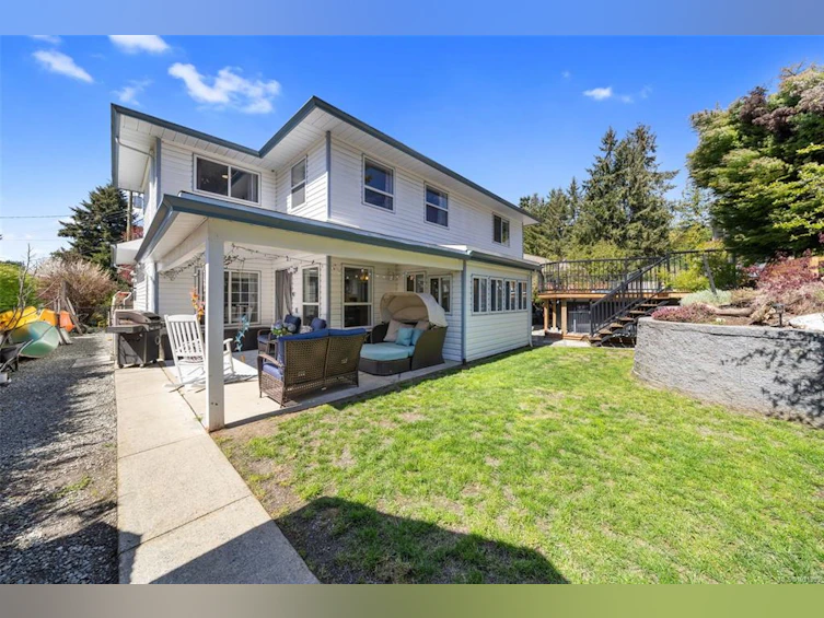 212 E Cowichan Avenue, Lake Cowichan, BC, V0R 2G0 - 8