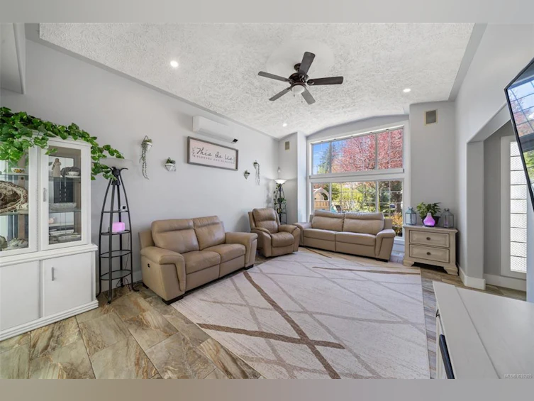 212 E Cowichan Avenue, Lake Cowichan, BC, V0R 2G0 - 11