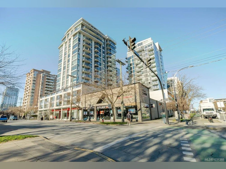 702-960 Yates Street, Victoria, BC, V8V 3M3 - 30