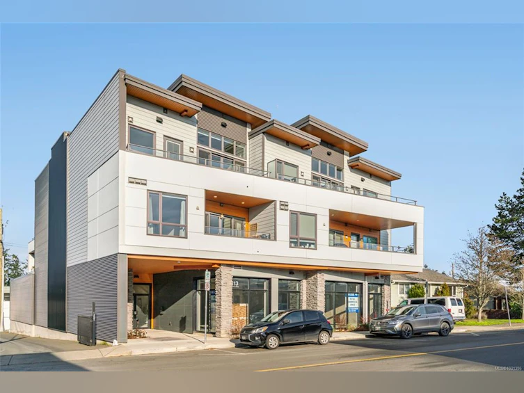 203-113 E Hirst Avenue, Parksville, BC, V9P 2G3