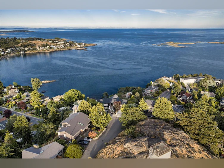 121 Denison Road, Oak Bay, BC, V8S 2K2