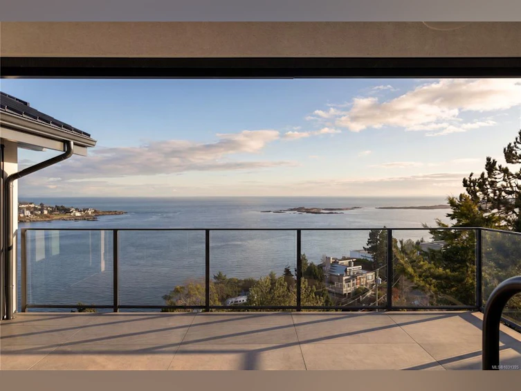 121 Denison Road, Oak Bay, BC, V8S 2K2 - 86