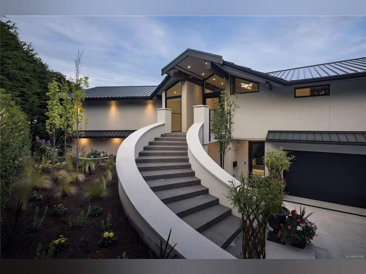121 Denison Road, Oak Bay, BC, V8S 2K2 - 90