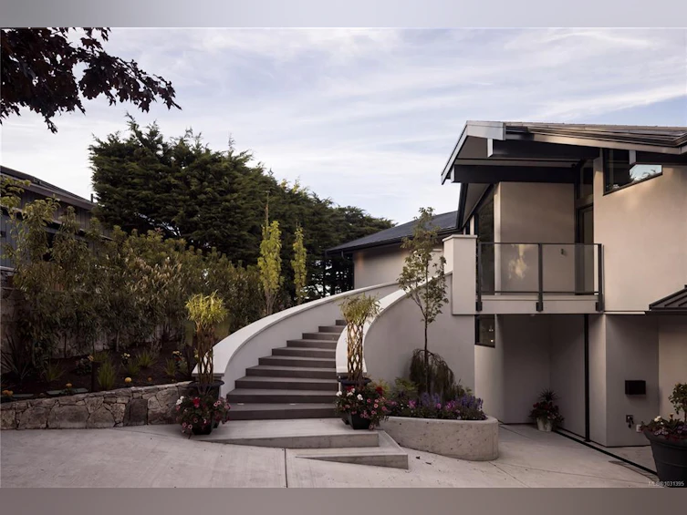 121 Denison Road, Oak Bay, BC, V8S 2K2 - 9