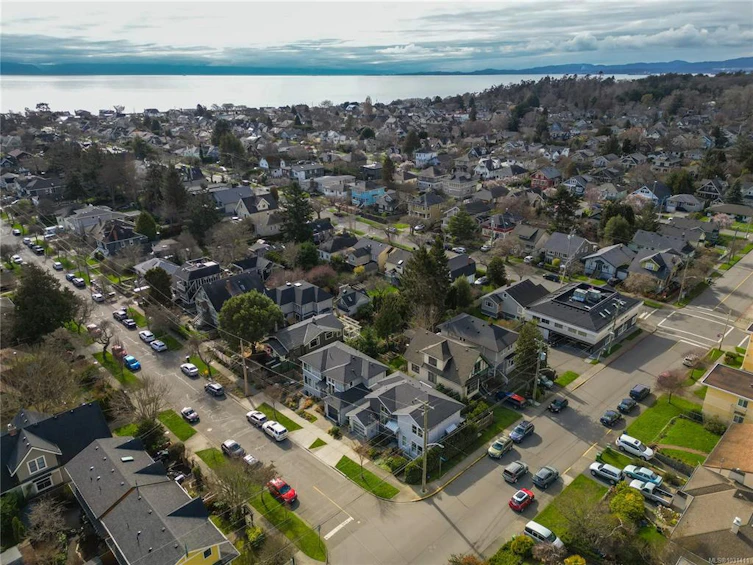 198 Olive Street, Victoria, BC, V8S 3H3 - 2