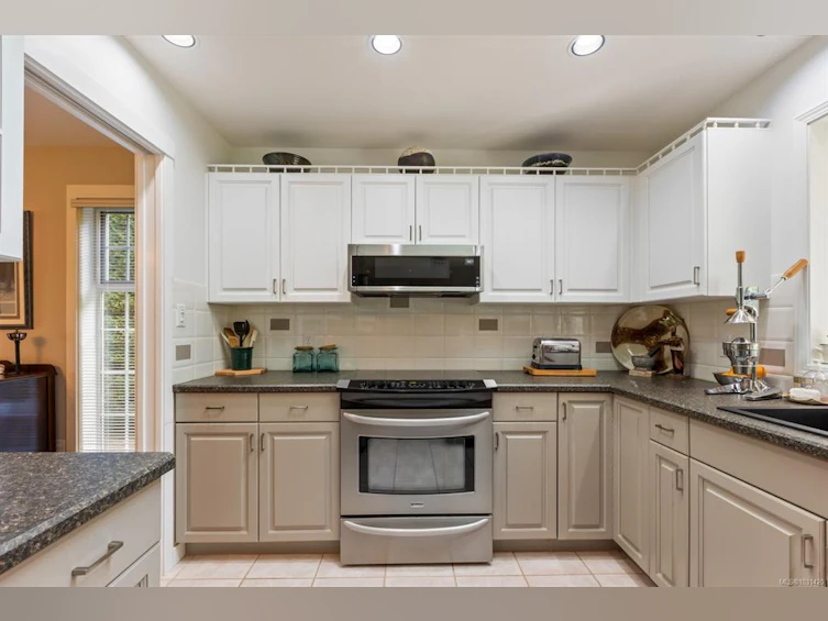 1451 Seaview Road, Black Creek, BC, V9J 1J7 - 8