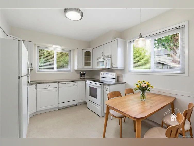 629 Jones Street, Qualicum Beach, BC, V9K 1H2 - 4