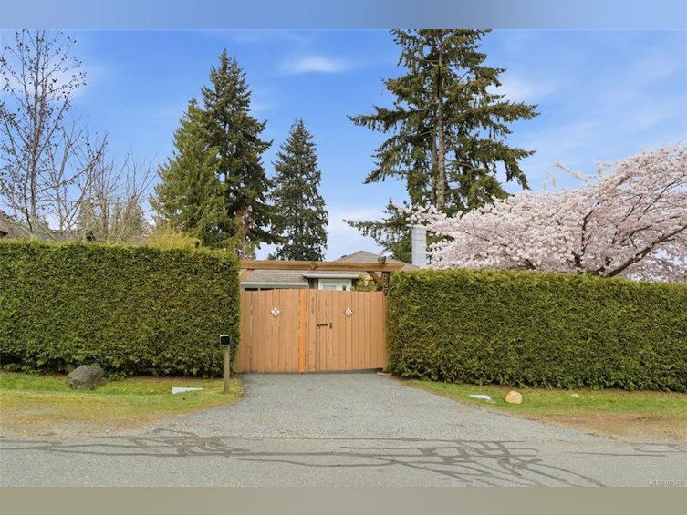 629 Jones Street, Qualicum Beach, BC, V9K 1H2 - 11