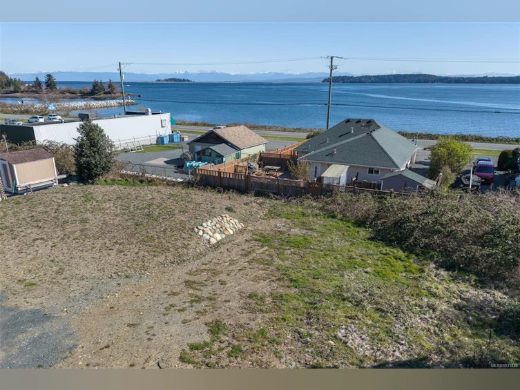 5570 Horne Street, Union Bay, BC, V0R 3B0 - 10