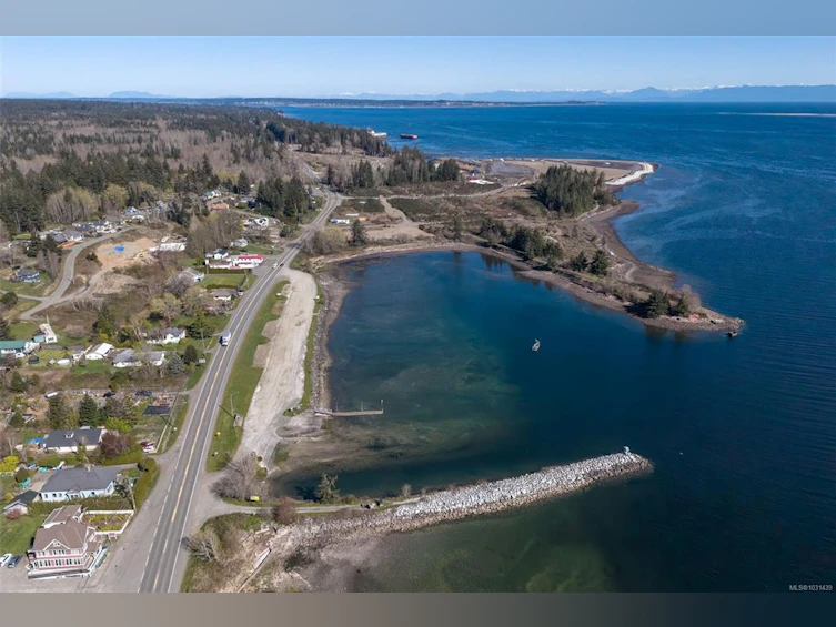5570 Horne Street, Union Bay, BC, V0R 3B0 - 14