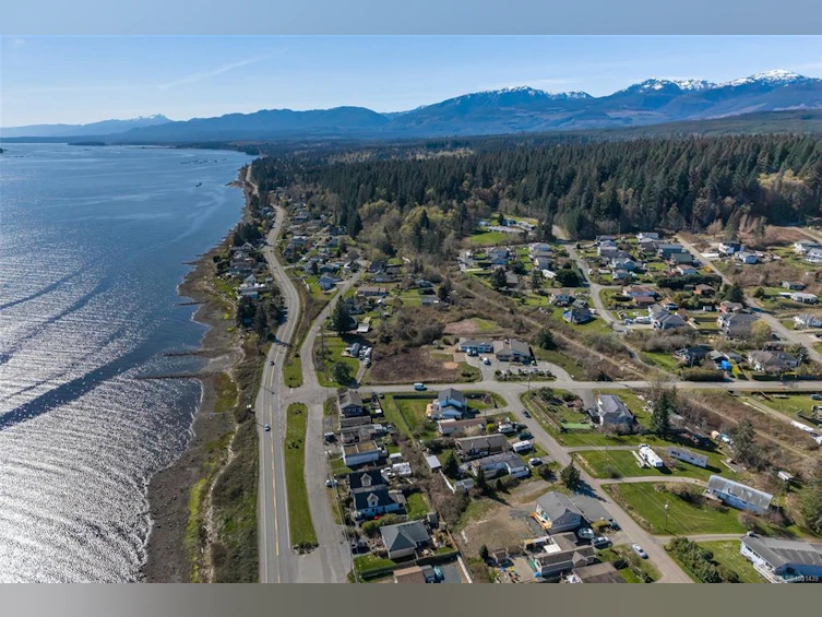 5570 Horne Street, Union Bay, BC, V0R 3B0 - 12