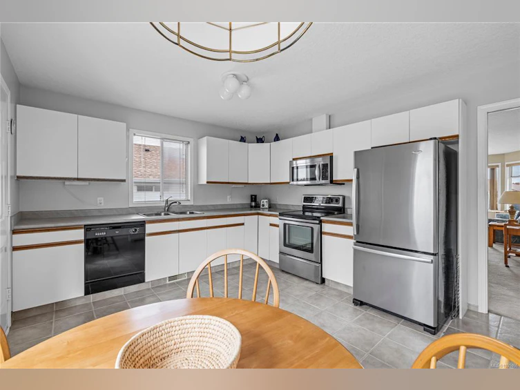 6298 Waterbury Road, Nanaimo, BC, V9V 1M3 - 16