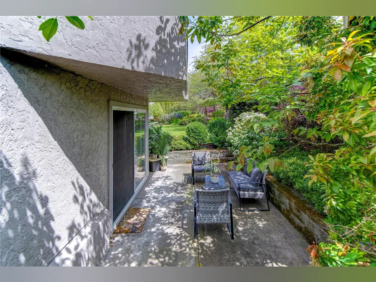 101-3800 Quadra Street, Saanich, BC, V8X 1H8 - 19