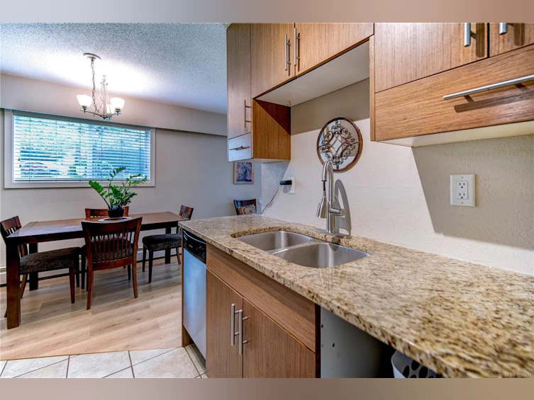 101-3800 Quadra Street, Saanich, BC, V8X 1H8 - 8