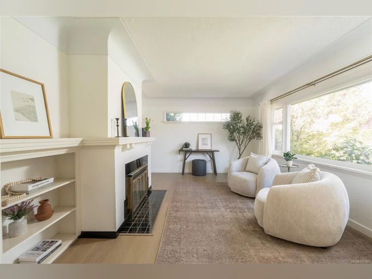2041 Carnarvon Street, Oak Bay, BC, V8R 2V2 - 2