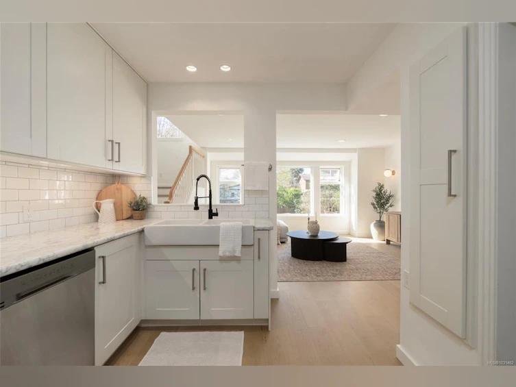2041 Carnarvon Street, Oak Bay, BC, V8R 2V2 - 11