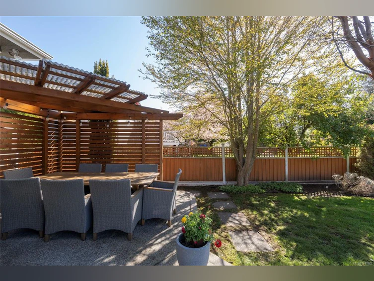 2041 Carnarvon Street, Oak Bay, BC, V8R 2V2 - 32