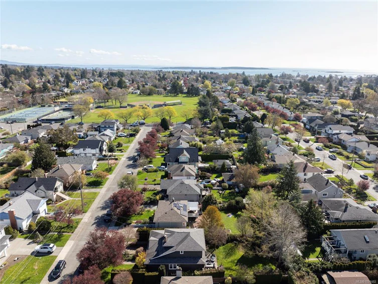 2041 Carnarvon Street, Oak Bay, BC, V8R 2V2 - 43