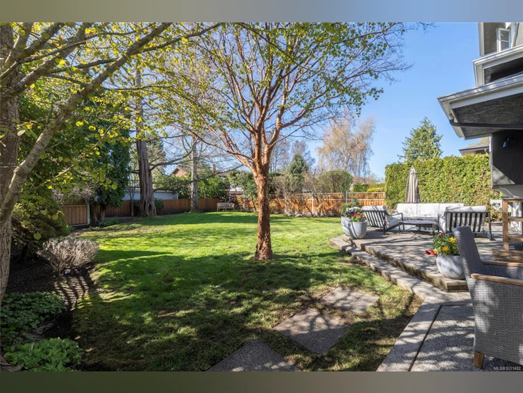2041 Carnarvon Street, Oak Bay, BC, V8R 2V2 - 30