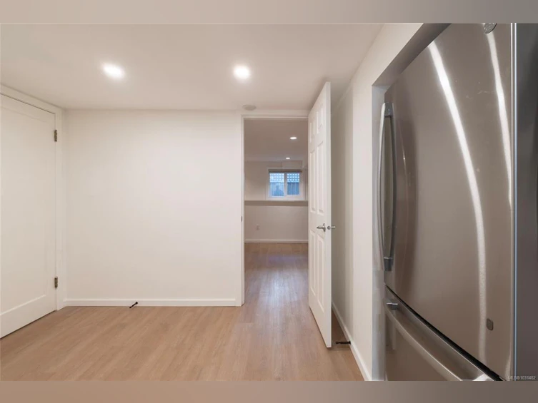 2041 Carnarvon Street, Oak Bay, BC, V8R 2V2 - 23