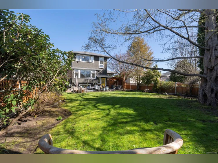 2041 Carnarvon Street, Oak Bay, BC, V8R 2V2 - 39