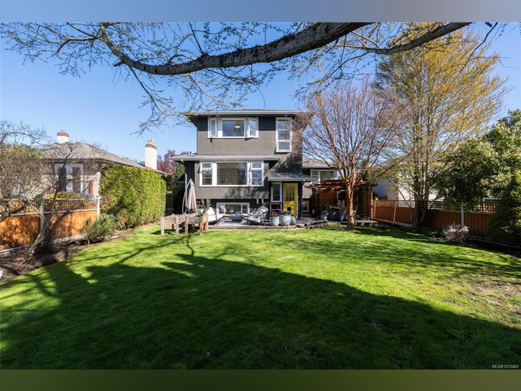 2041 Carnarvon Street, Oak Bay, BC, V8R 2V2 - 41