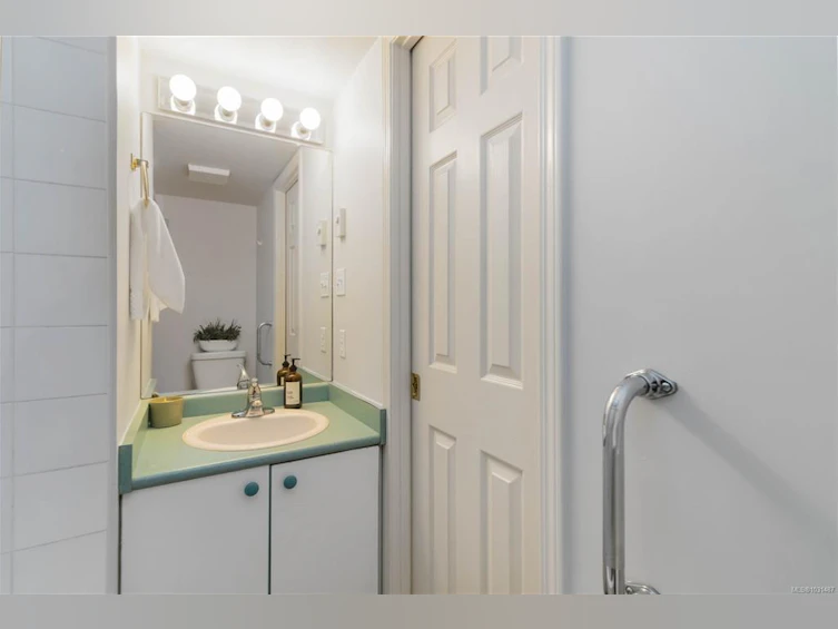 101-2710 Grosvenor Road, Victoria, BC, V8T 3M9 - 14