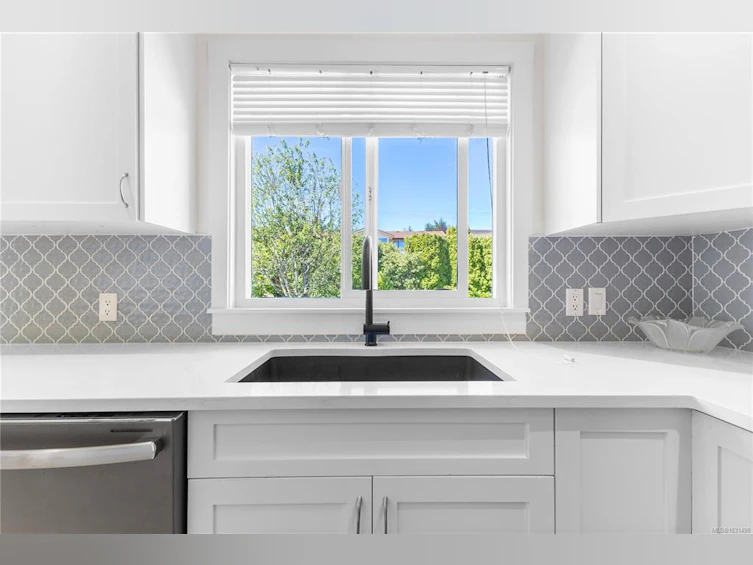604 Galerno Road, Campbell River, BC, V9W 5Y2 - 8