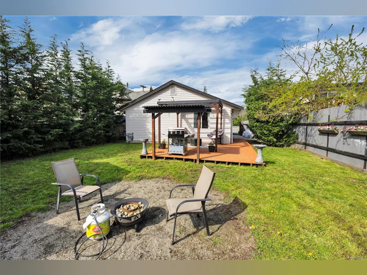 682 Bruce Avenue, Nanaimo, BC, V9R 3Y7 - 2