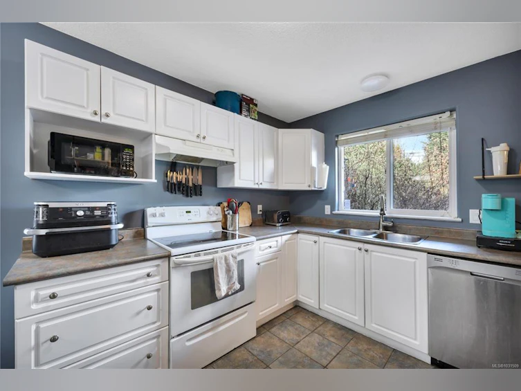682 Bruce Avenue, Nanaimo, BC, V9R 3Y7 - 9