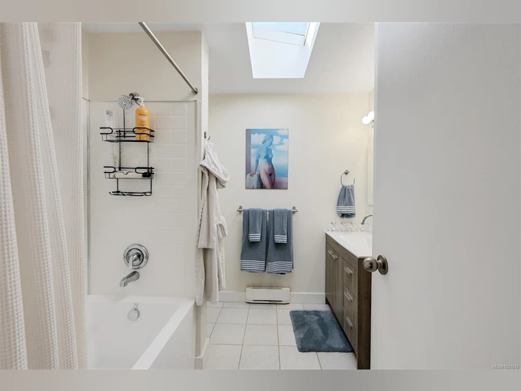 1294 Denman Street, Victoria, BC, V8T 1L8 - 45