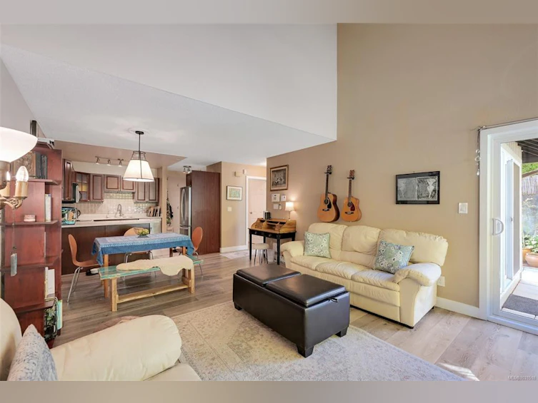 1294 Denman Street, Victoria, BC, V8T 1L8 - 17