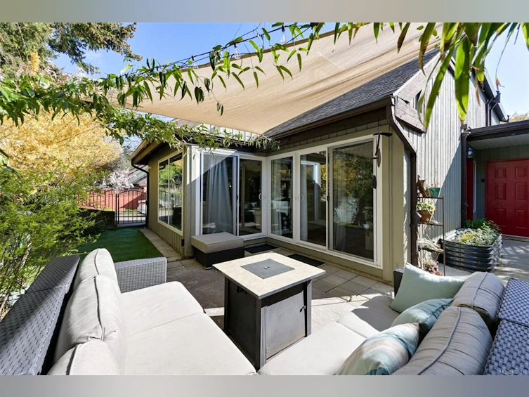 1294 Denman Street, Victoria, BC, V8T 1L8 - 2