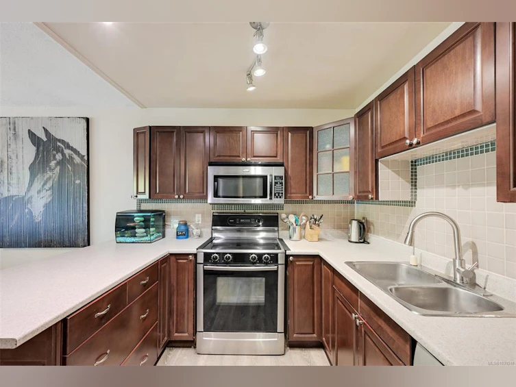 1294 Denman Street, Victoria, BC, V8T 1L8 - 28