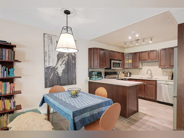 1294 Denman Street, Victoria, BC, V8T 1L8 - 3