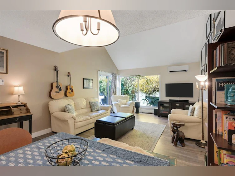 1294 Denman Street, Victoria, BC, V8T 1L8 - 9