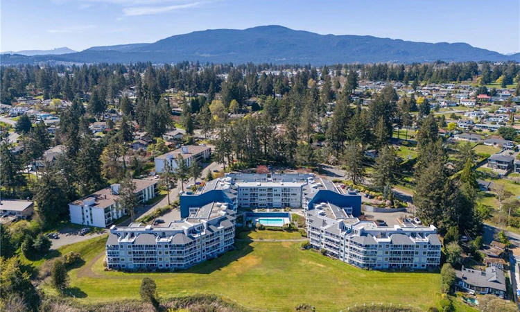 418-2562 Departure Bay Road