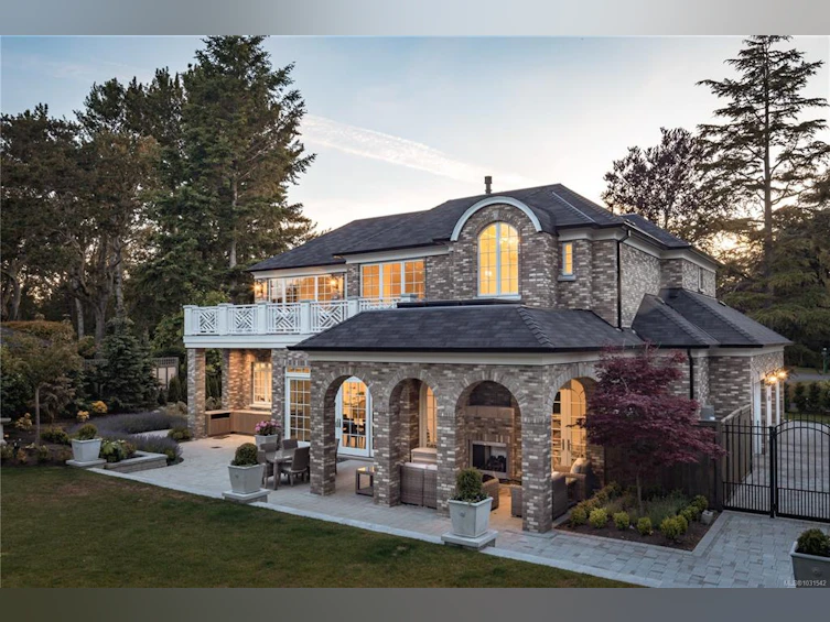 3085 Southdowne Road, Oak Bay, BC, V8R 6H3 - 3