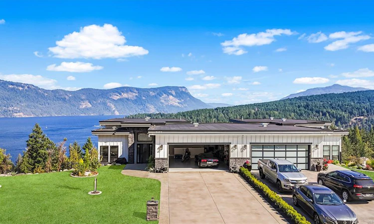 6469 Marine Crescent