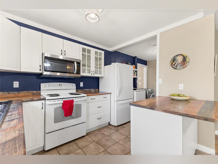 2391 Tull Avenue, Courtenay, BC, V9N 7S1 - 3