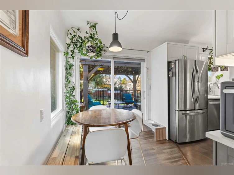 3738 Tillicum Road, Saanich, BC, V8Z 4H8 - 8