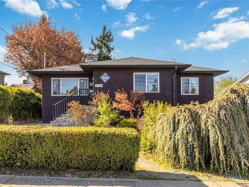 3738 Tillicum Road, Saanich BC V8Z 4H8
