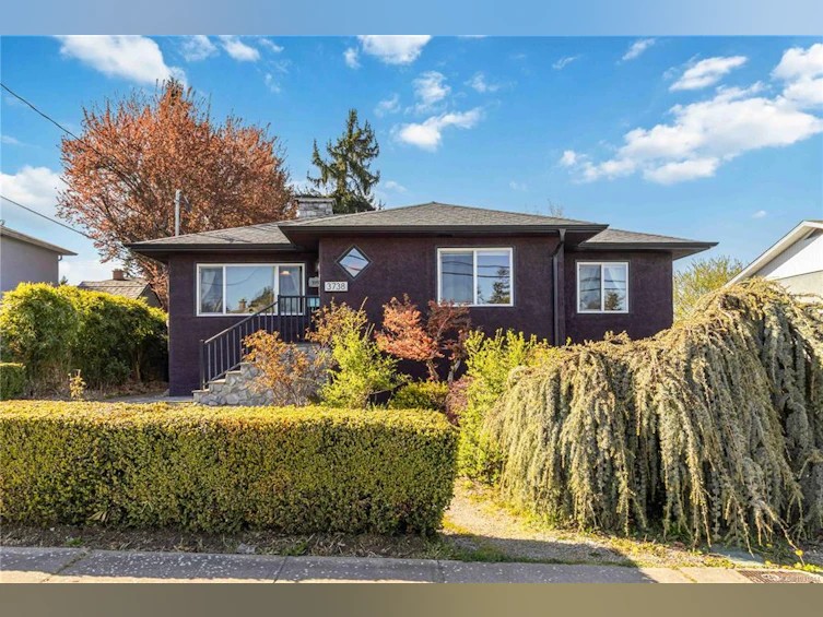 3738 Tillicum Road, Saanich, BC, V8Z 4H8