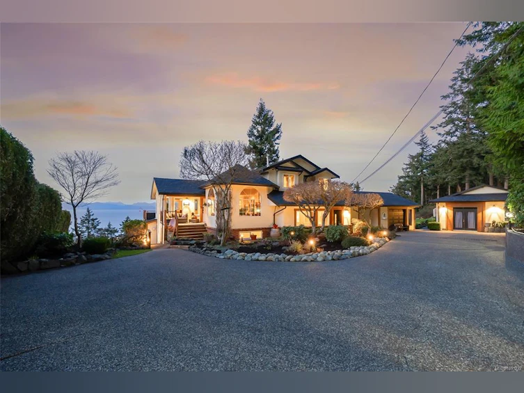 5060 Lost Lake Road, Nanaimo, BC, V9T 5E4 - 2