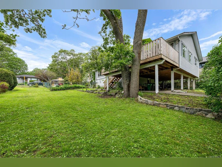 3517 Doncaster Drive, Saanich, BC, V8P 3W2 - 2