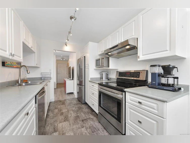 203-2440 Oakville Avenue, Sidney, BC, V8L 5Y4 - 14