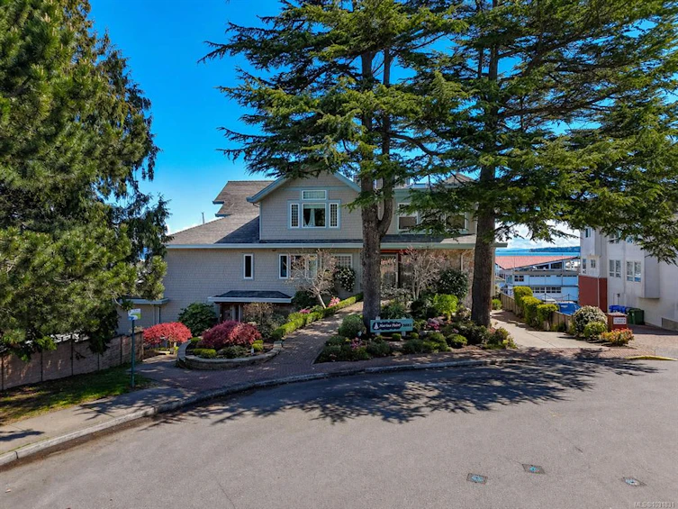 5-9885 Second Street, Sidney, BC, V8L 3C7 - 2