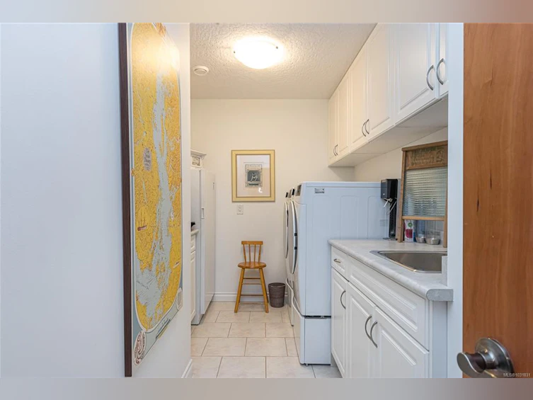 5-9885 Second Street, Sidney, BC, V8L 3C7 - 24